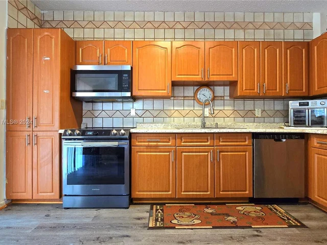 2431 SW 82nd Ter, Miramar FL 33025