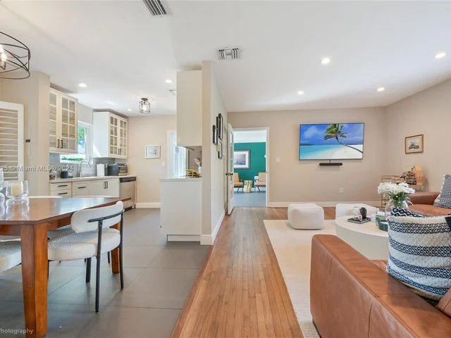 5830 SW 51st St, Miami FL 33155