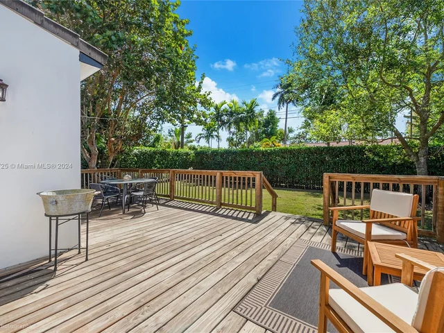 5830 SW 51st St, Miami FL 33155