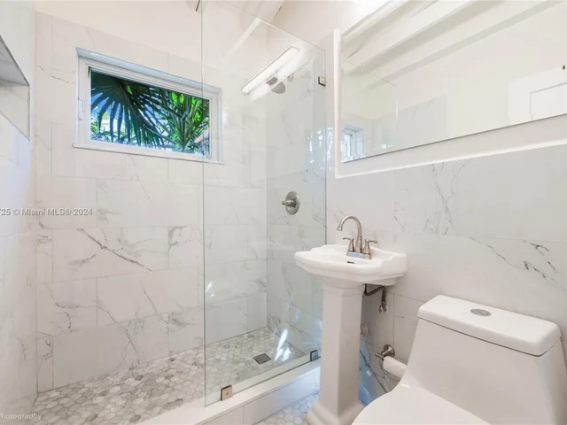 5830 SW 51st St, Miami FL 33155