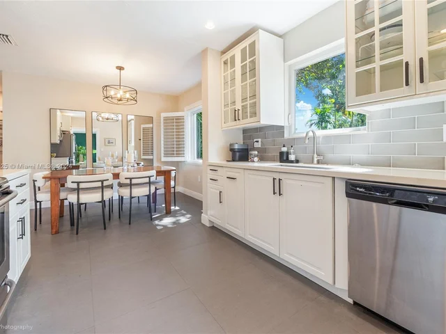 5830 SW 51st St, Miami FL 33155