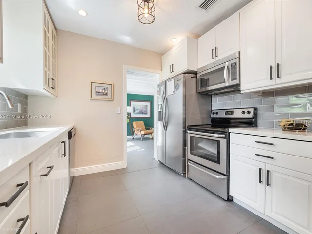 5830 SW 51st St, Miami FL 33155