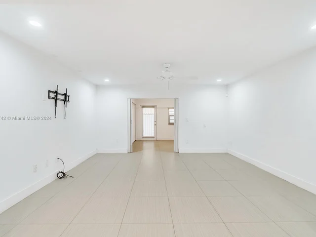 1458 W 39th Pl # 5, Hialeah FL 33012