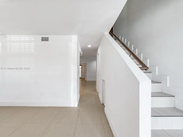 1458 W 39th Pl # 5, Hialeah FL 33012