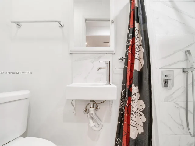 1458 W 39th Pl # 5, Hialeah FL 33012