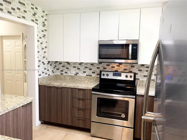 4712 NW 4th St, Plantation FL 33317