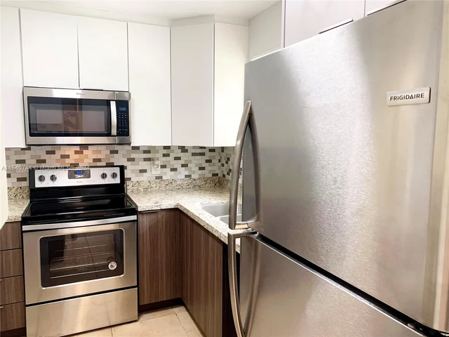 4712 NW 4th St, Plantation FL 33317