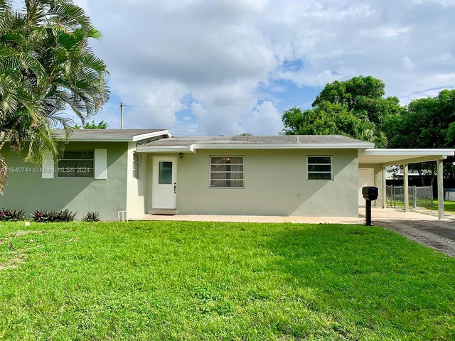 4712 NW 4th St, Plantation FL 33317