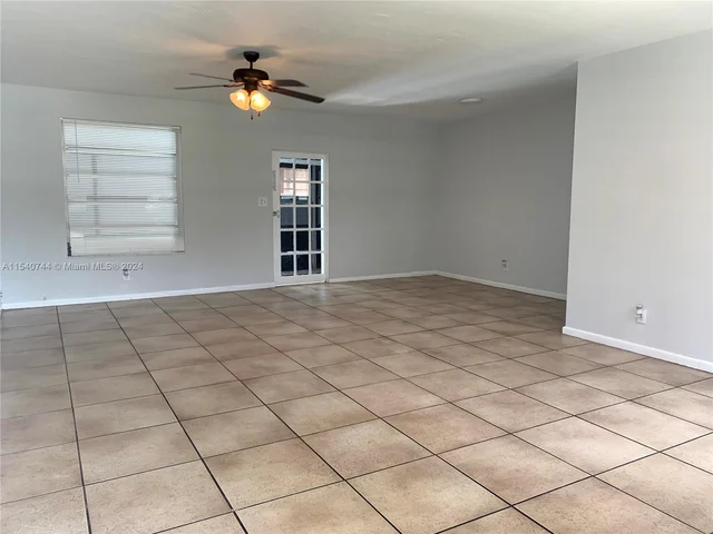 4712 NW 4th St, Plantation FL 33317