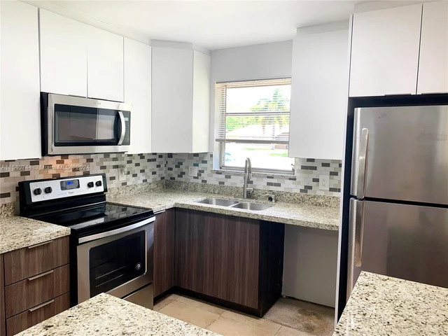 4712 NW 4th St, Plantation FL 33317