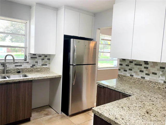 4712 NW 4th St, Plantation FL 33317