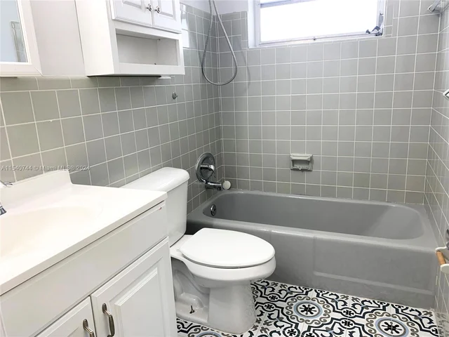 4712 NW 4th St, Plantation FL 33317