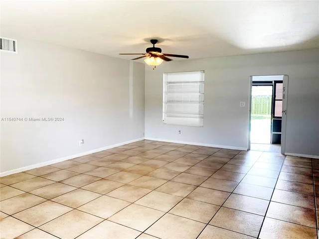 4712 NW 4th St, Plantation FL 33317