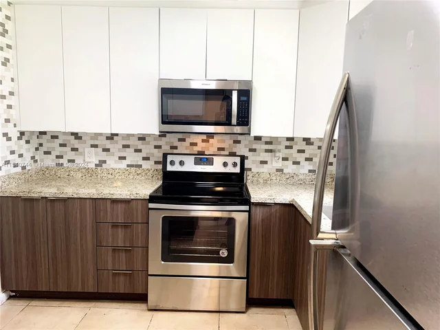 4712 NW 4th St, Plantation FL 33317