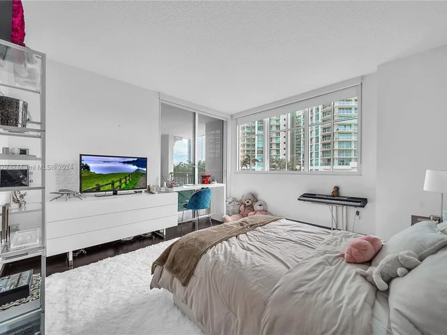 200 Sunny Isles Blvd # 306, Sunny Isles Beach FL 33160