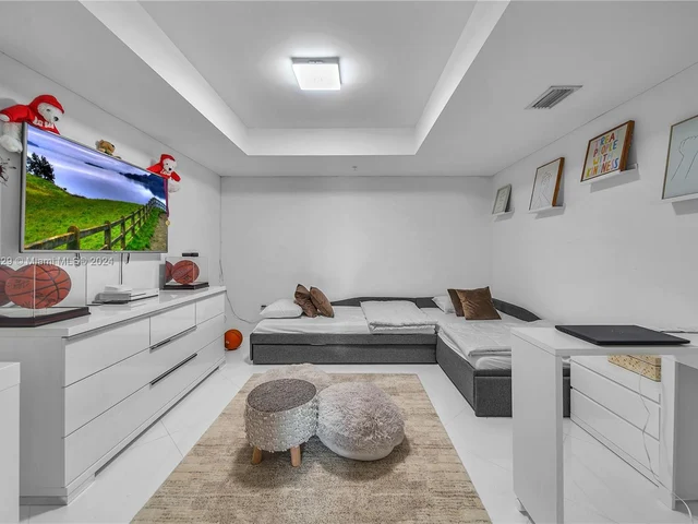 200 Sunny Isles Blvd # 306, Sunny Isles Beach FL 33160