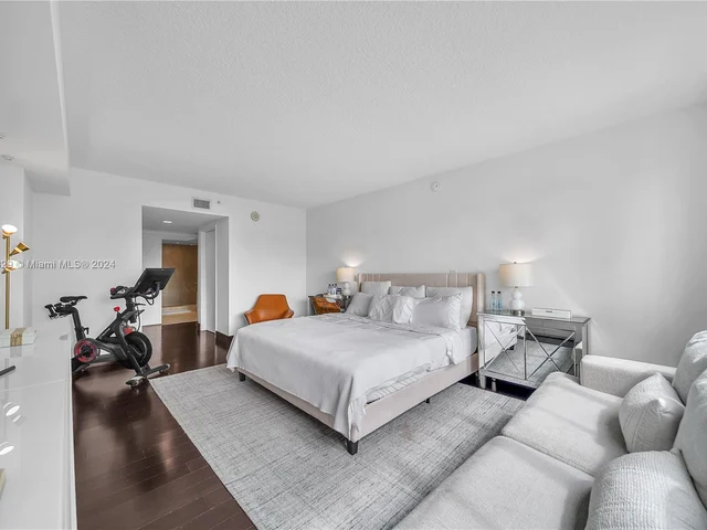 200 Sunny Isles Blvd # 306, Sunny Isles Beach FL 33160