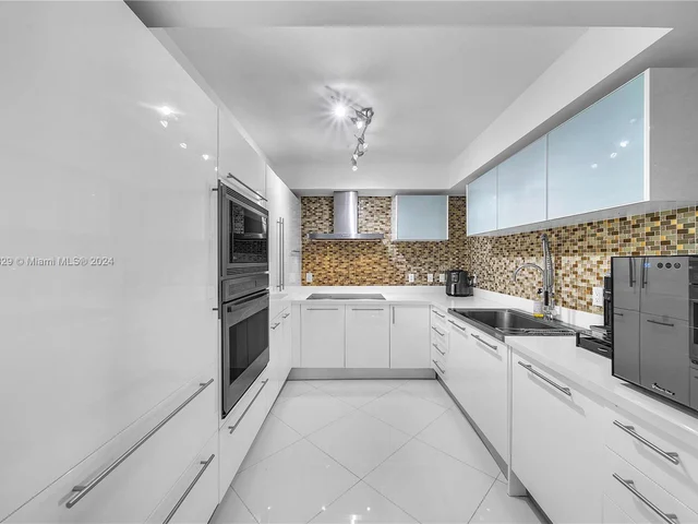 200 Sunny Isles Blvd # 306, Sunny Isles Beach FL 33160