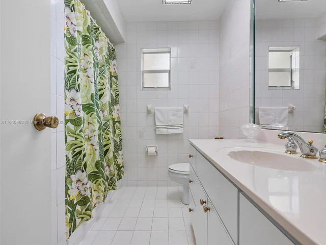 8811 NW 6th St, Pembroke Pines FL 33024