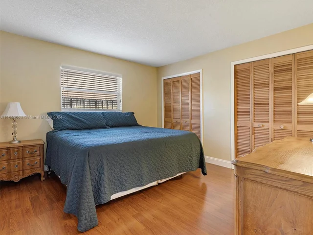 8811 NW 6th St, Pembroke Pines FL 33024