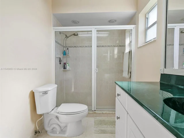 8811 NW 6th St, Pembroke Pines FL 33024