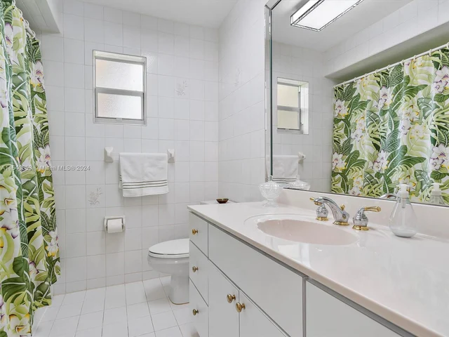 8811 NW 6th St, Pembroke Pines FL 33024