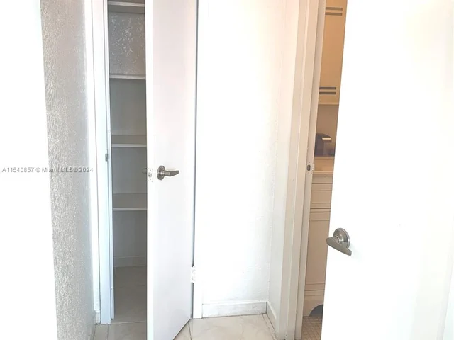 3140 S Ocean Dr # 2105, Hallandale Beach FL 33009