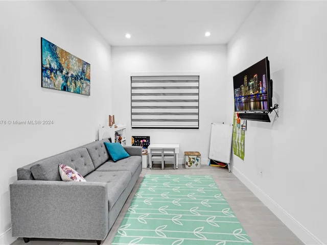 8282 Central Park Blvd, Doral FL 33166