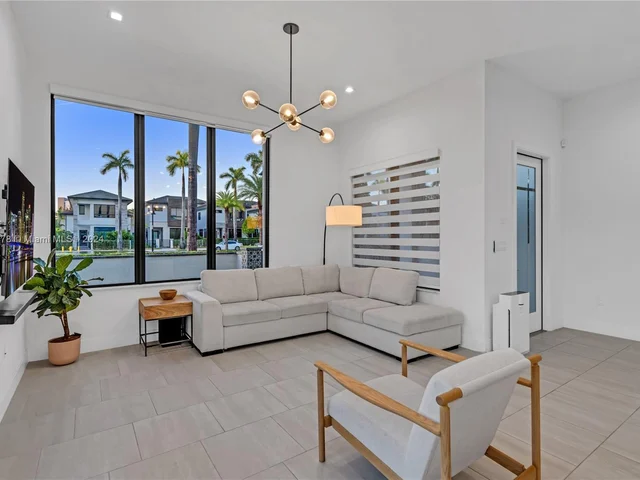 8282 Central Park Blvd, Doral FL 33166