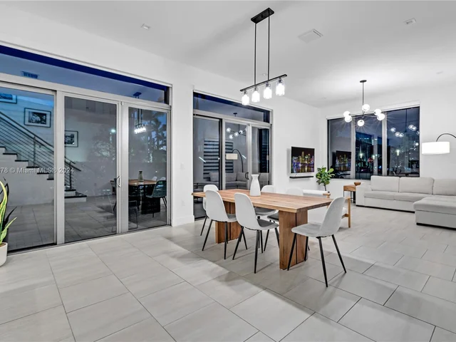 8282 Central Park Blvd, Doral FL 33166