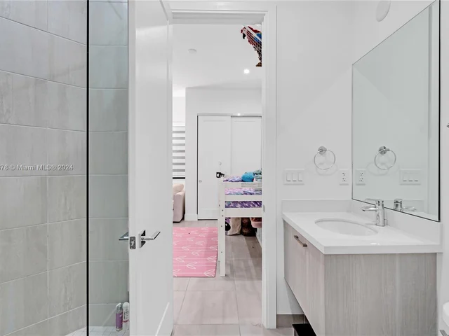 8282 Central Park Blvd, Doral FL 33166