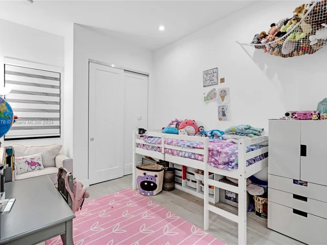 8282 Central Park Blvd, Doral FL 33166