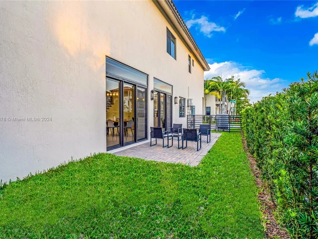 8282 Central Park Blvd, Doral FL 33166