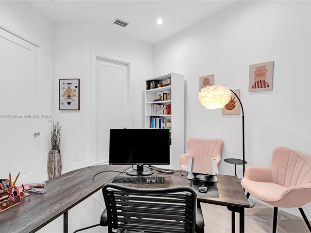 8282 Central Park Blvd, Doral FL 33166