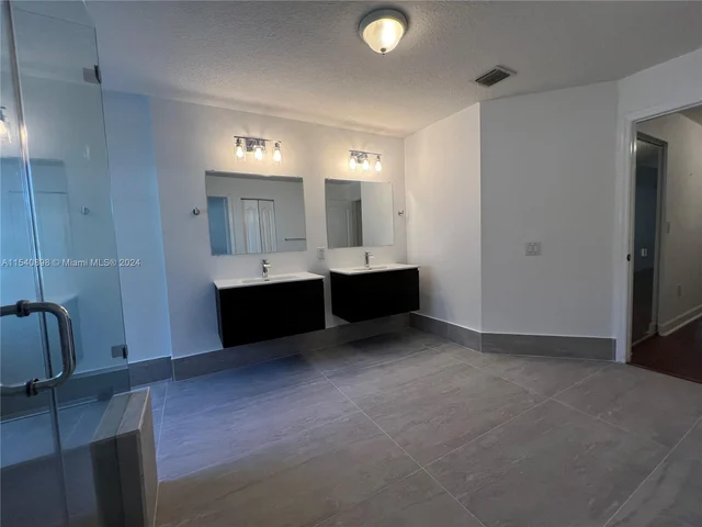 10910 NW 69th Ter # 19010, Doral FL 33178