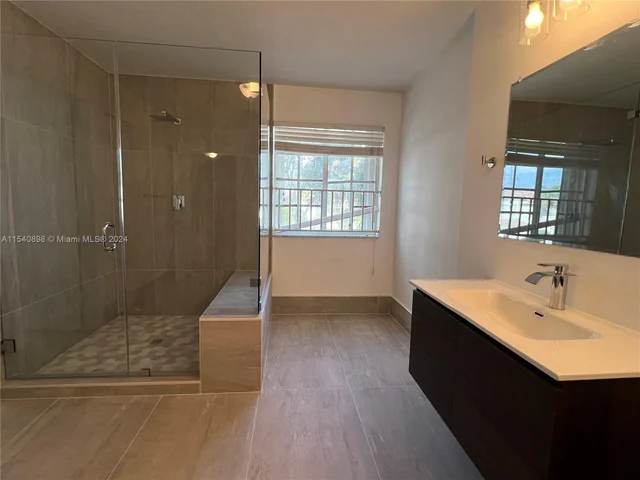 10910 NW 69th Ter # 19010, Doral FL 33178