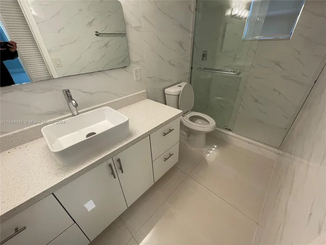 8245 Lake Dr # 301, Doral FL 33166