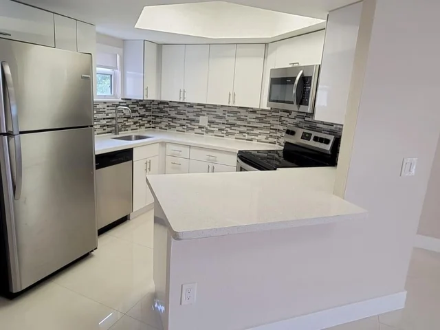 8245 Lake Dr # 301, Doral FL 33166