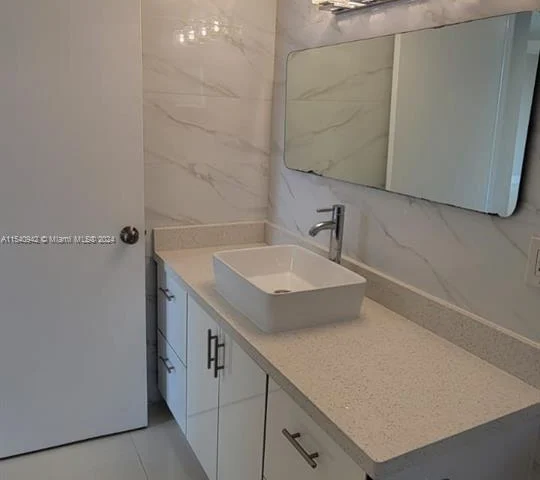 8245 Lake Dr # 301, Doral FL 33166