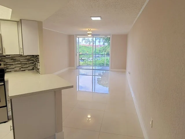 8245 Lake Dr # 301, Doral FL 33166