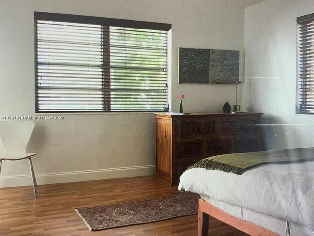 2858 Pine Tree Dr # 8, Miami Beach FL 33140