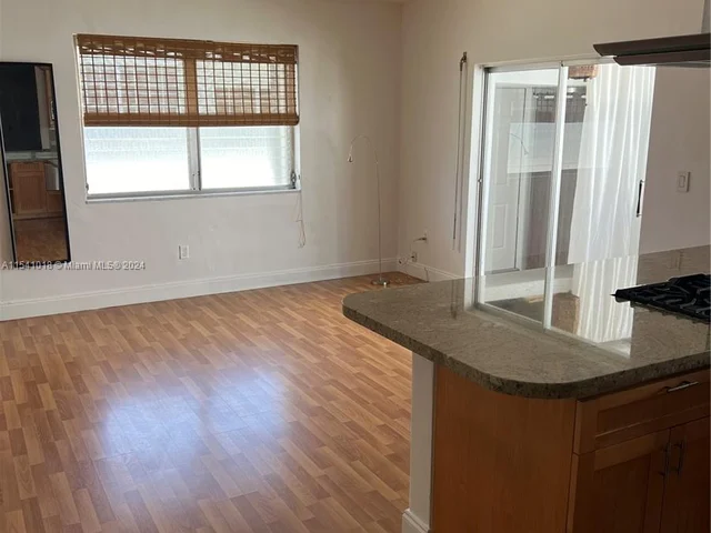 2858 Pine Tree Dr # 8, Miami Beach FL 33140