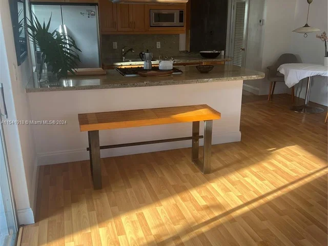 2858 Pine Tree Dr # 8, Miami Beach FL 33140