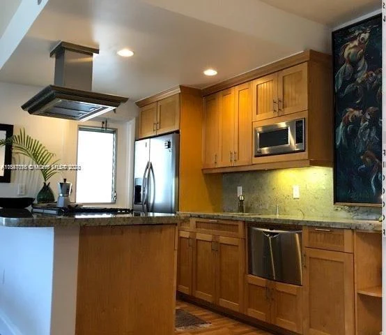 2858 Pine Tree Dr # 8, Miami Beach FL 33140