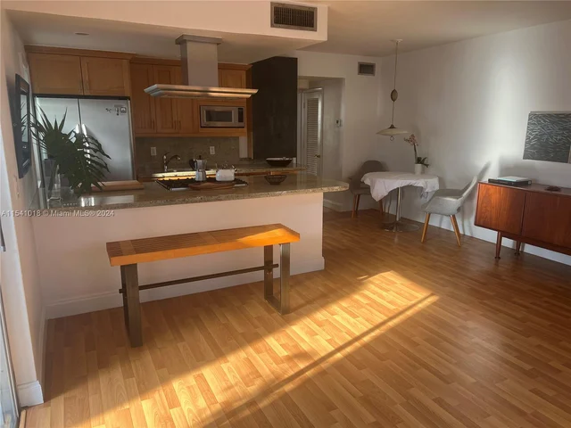 2858 Pine Tree Dr # 8, Miami Beach FL 33140