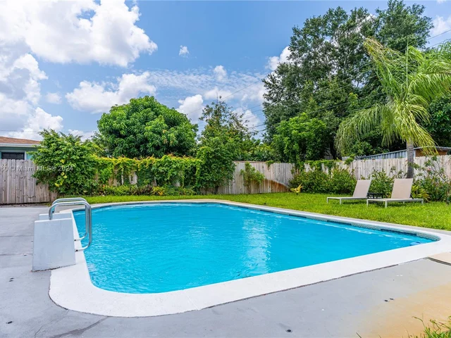 6465 Lincoln St # 1, Hollywood FL 33024