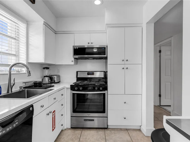 6465 Lincoln St # 1, Hollywood FL 33024