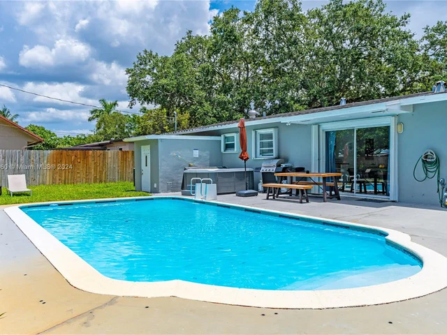 6465 Lincoln St # 1, Hollywood FL 33024