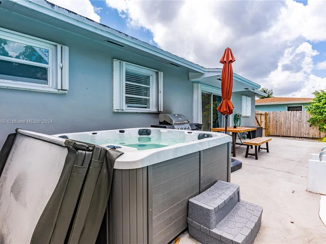 6465 Lincoln St # 1, Hollywood FL 33024