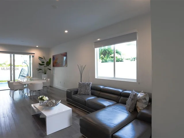 10363 NW 67th Ter, Doral FL 33178